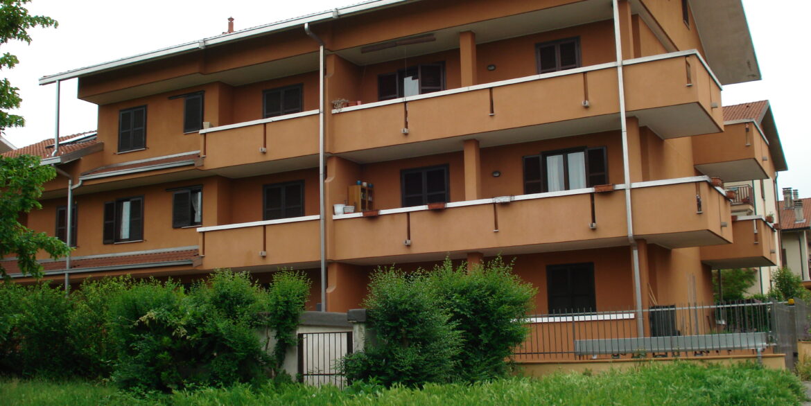 affitto leali 3 loc + sottotetto o giardino 056