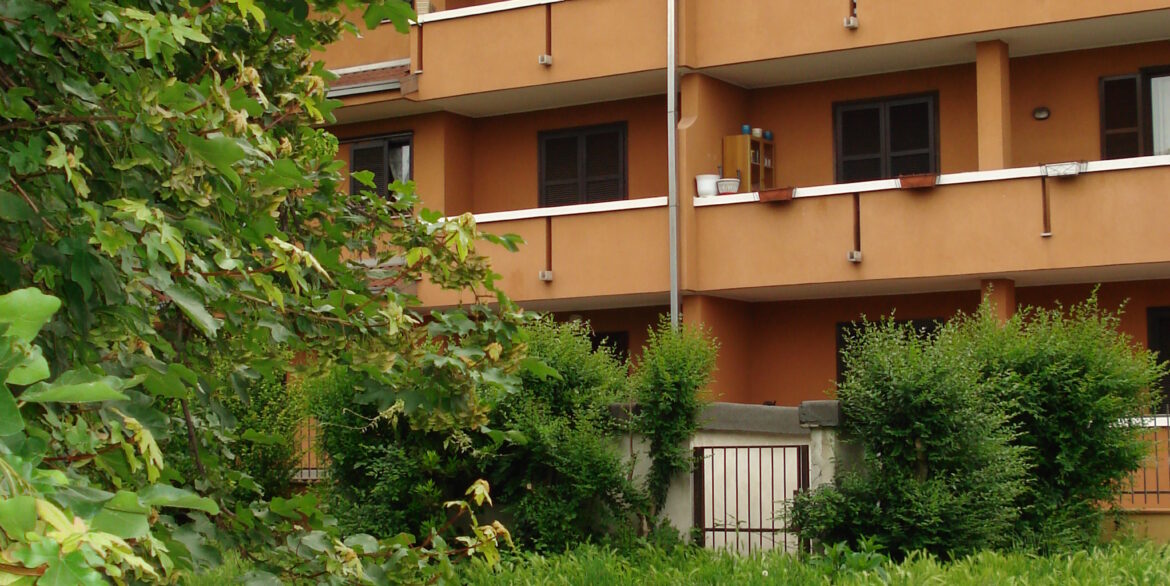 affitto leali 3 loc + sottotetto o giardino 058